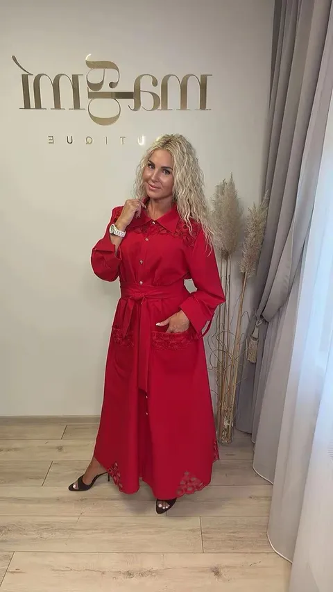 SUKNELĖ RAUDONA