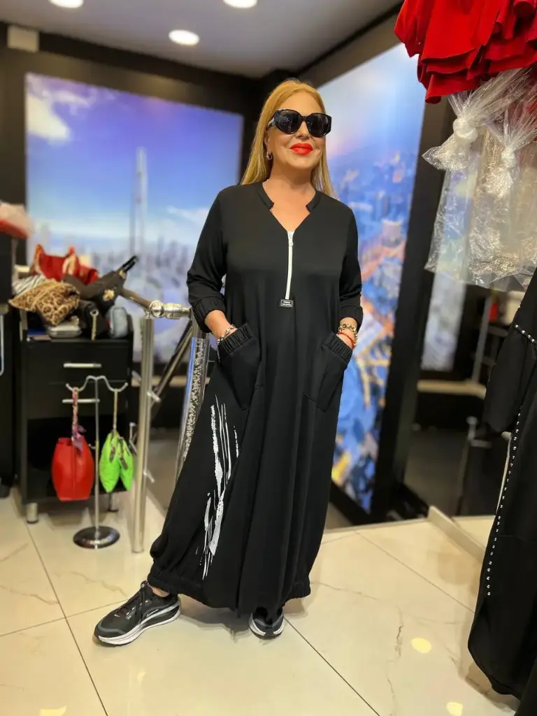 Laisvalaikio tipo juoda suknelė