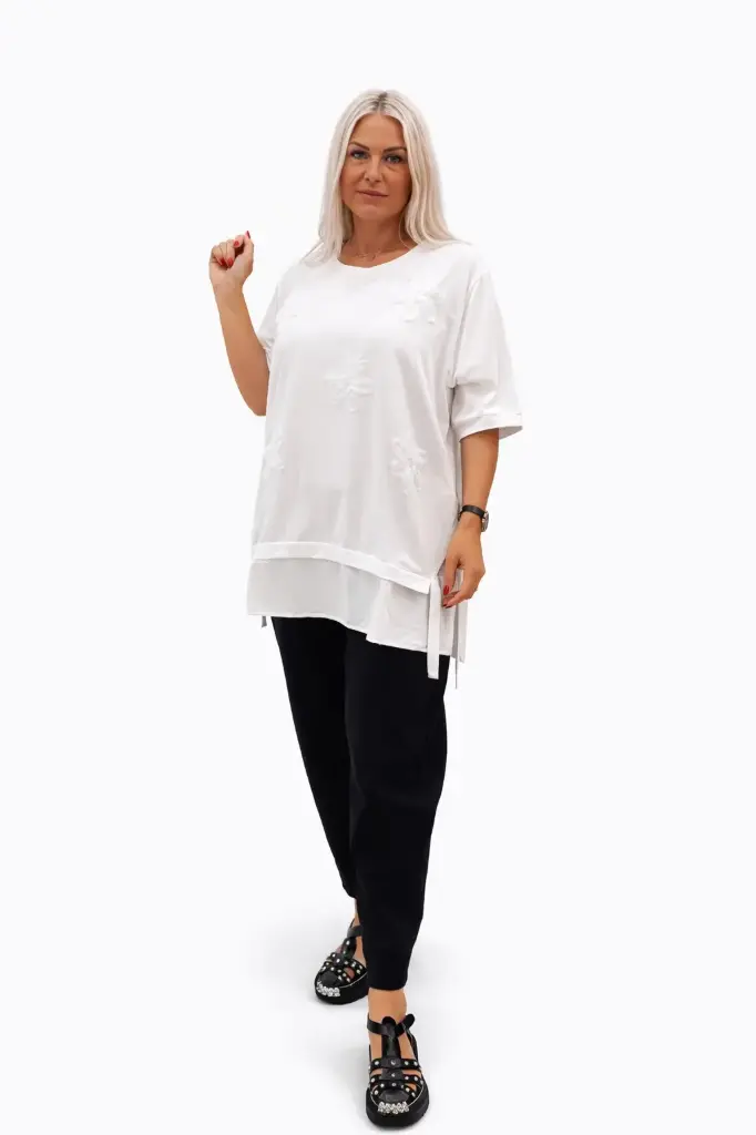 Balta laisvo silueto palaidinė su 3D gėlėmis 0037