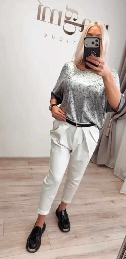 Palaidinė su dekoruota rankove