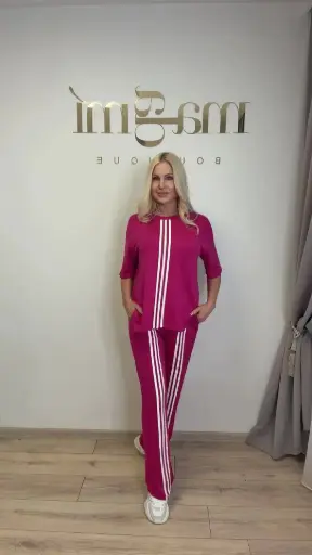 Kostiumas su juostomis 